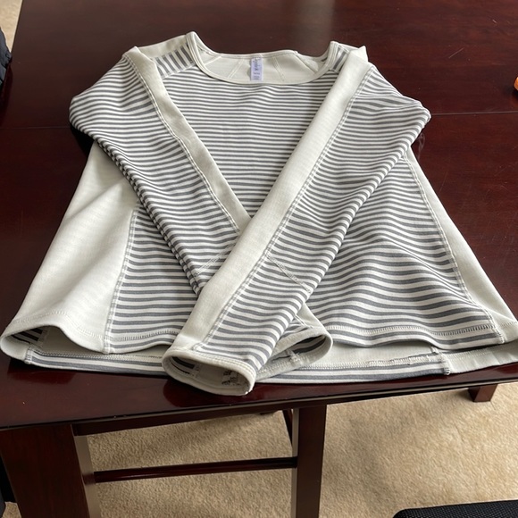 Kyodan Tops - Kyodan long sleeved shirt.